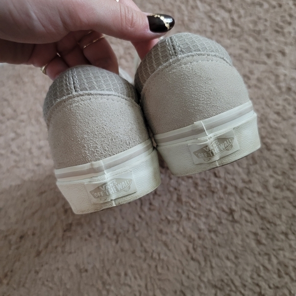 ๐ Vans old skool beige nude cream and white sneakers 8.5 - Picture 4 of 7